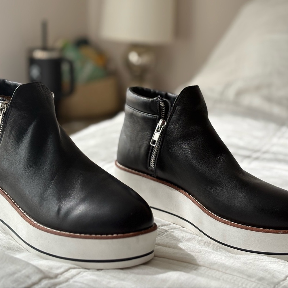 Stylish Black Platform Ankle Boots with Zipper